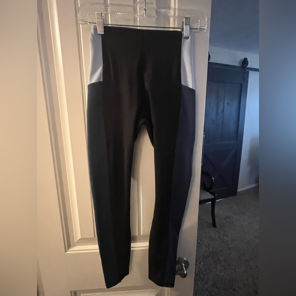 Move Theology  Black & Baby Blue Cropped Athletic Leggings, size XS